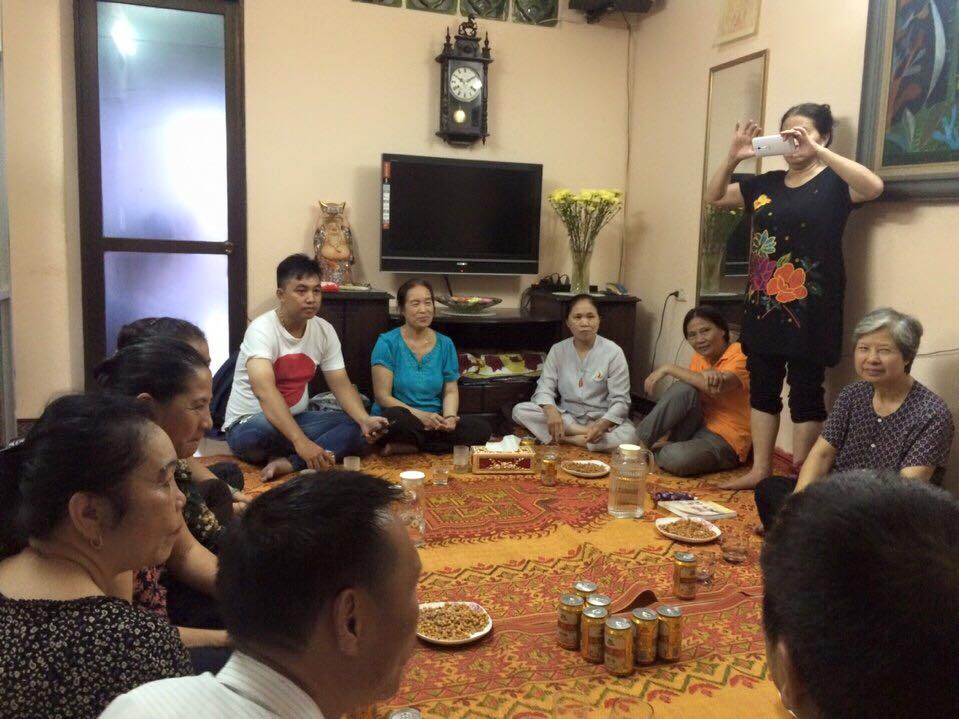 Đồng nghiệp hỗ trợ chăm sóc sức khỏe cho nhau trong quá trình hành nghề