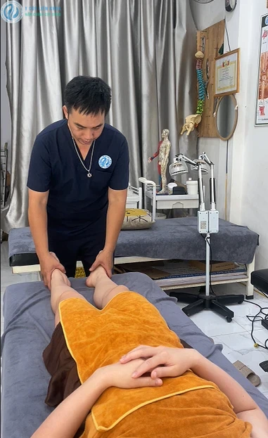 Kiểm tra sức cơ và vận động chân ở người có triệu chứng đau lan xuống chân